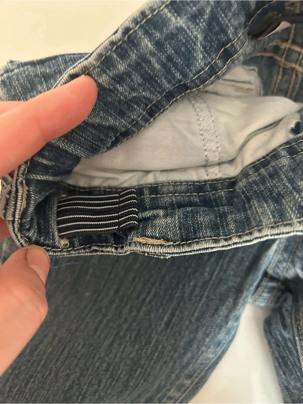 Vintage OshKosh B’gosh Girls Size 5 Denim Jeans Pink Embroidered Details